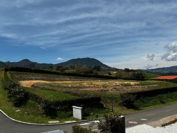 EL YARUMO 2.140m2