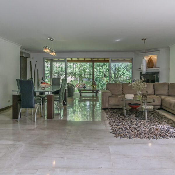 ENVIGADO 219m2 + Terraza
